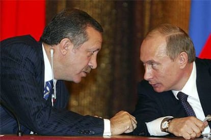El primer ministro turco, Recep Tayyip Erdogan (izquierda), y Vladímir Putin, en Moscú.