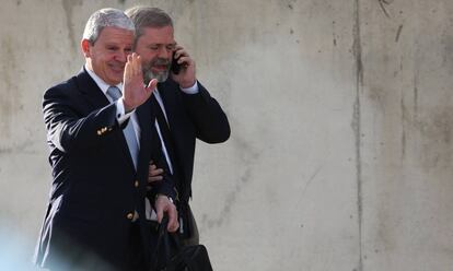 Pablo Crespo, junto a su abogado, a su llegada hoy a la Audiencia Nacional.