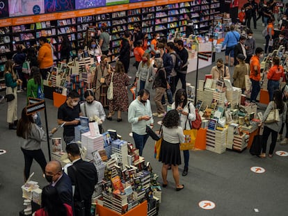 Vista general de los pasillos de la Feria Internacional del Libro de Guadalajara, el 30 de noviembre de 2021, en Guadalajara, México.