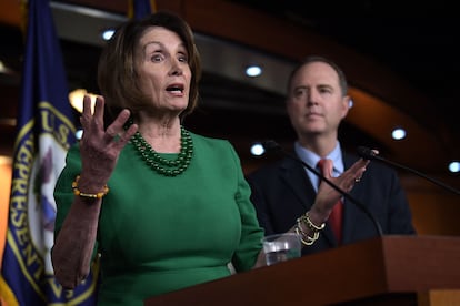 La líder demócrata en la Cámara de Representantes, Nancy Pelosi, y el congresista Adam Schiff, en Washington en octubre de 2019.