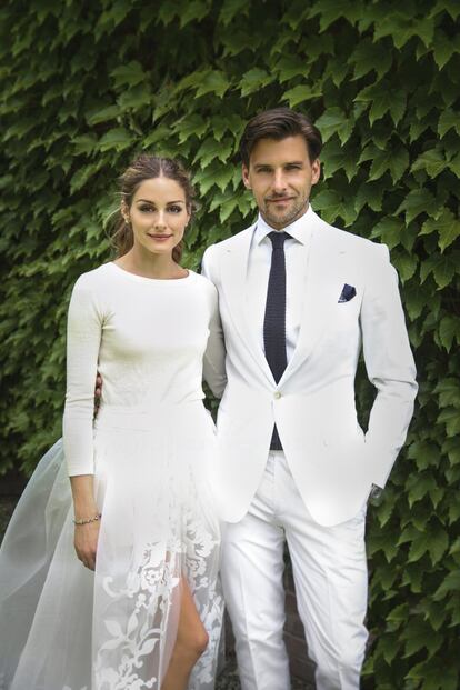 Olivia Palermo rompió con toda tradición en su boda con Johannes Huebl el 29 de junio de 2014. Un jersey de cahemir, una falda de tul con apertura frontal y unos zapatos de Manolo Blahnik azul klein fueron la elección de la famosa 'it girl'.
