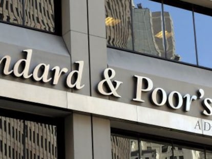 Fachada de la sede de Standard &amp; Poor&#039;s en Nueva York. 