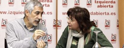 Los portavoces de Izquierda Abierta, Gaspar Llamazares y Montserrat Mu&ntilde;oz, en el Consejo Pol&iacute;tico.