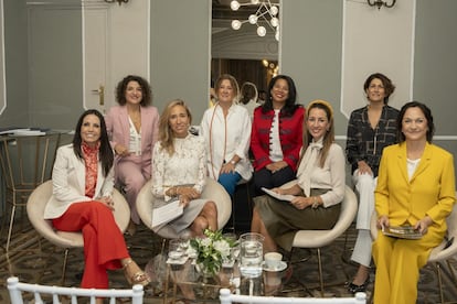 En la foto: Cristina Delgado García, presidenta de Women in Retail; Mayte Valverde Elices, presidenta de Women in Banking; Marlen Estévez Sanz, presidenta de Women in a Legal World; Elena Álvarez, Presidenta de Mujeres en Farma;
Maribel Rodríguez, Presidenta de Women in Tourism; Carmen Panadero, presidenta de Women in Real Estate; Eduvigis Ortiz, presidenta de Women4Cyber Spain; Ana Calderón, presidenta de Las Mujeres Nos Movemos.