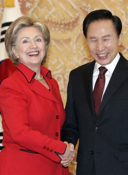La secretaria de Estado Hillary Clinton y el presidente de Corea del Sur Lee Myung-bak.