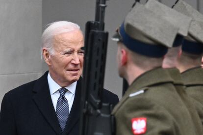 Joe Biden, durante la ceremonia de bienvenida en Varsovia.