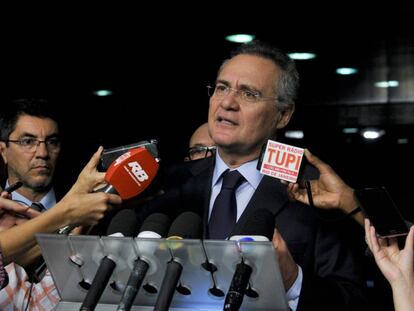 Senador Renan Calheiros (PMDB-AL) concede entrevista no Senado Federal