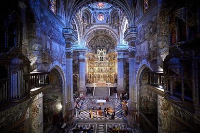 Vista de la Iglesia del Monasterio de San Jerónimo de Granada durante la interpretación del concierto de Lina Tur y MUSIca ALcheMIca.