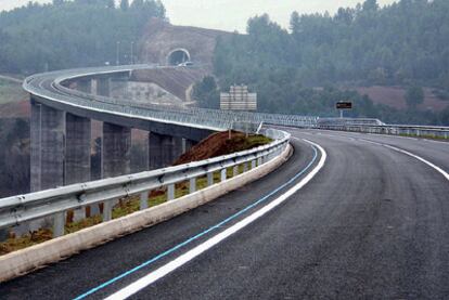 Vista del tramo inaugurado ayer del Eix Diagonal a su paso por Rajadell, en el Bages.