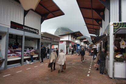 El mercado provisional de La Línea de la Concepción, instalado ahora a pocos pasos de la frontera de Gibraltar