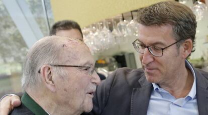 Feijóo, a la derecha, con Fernández Albor.