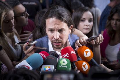 Iglesias contesta a los medios con motivo de la moci&oacute;n de censura presentada por su partido.