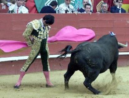 Una revolera de El Califa al segundo toro de la tarde.