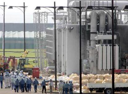 Inspectores nucleares del OIEA, en la planta de Kashiwazaki-Kariwa, el pasado lunes.