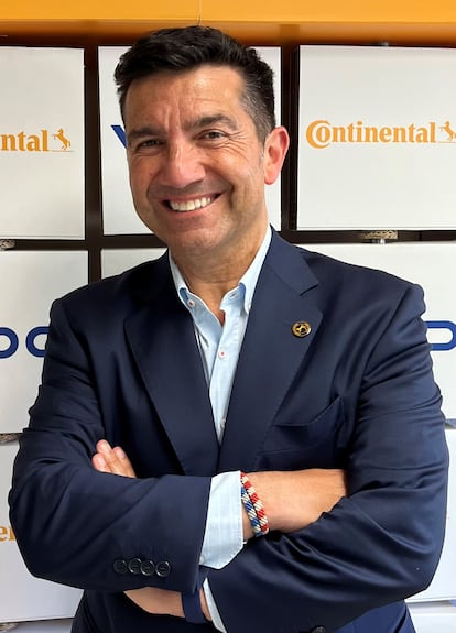 Alberto Pérez pasa a ocupar el puesto de director general de Continental Automotive Spain en sustitución de Eduardo González, quien ha estado al frente de la compañía durante 39 años. A lo largo de 24 años en la compañía, Pérez ha ocupado diferentes posiciones en España y en la sede alemana de la compañía, siendo durante 3 años el director de ventas global. A su vuelta a España fue director del segmento de tacógrafos y telemática para Iberia y Latinoamérica.