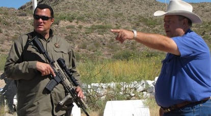 El actor Steven Seagal, en una patrulla contra la inmigración ilegal.