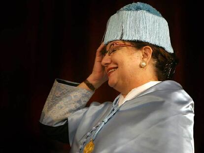 Seyla Benhabib, ayer, tras ser investida doctora <i>honoris causa</i> por la Universitat de València.