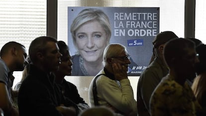 Simpatizantes de Marine Le Pen en un acto de campa&ntilde;a.