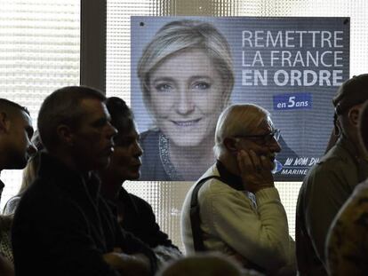 Simpatizantes de Marine Le Pen en un acto de campa&ntilde;a.