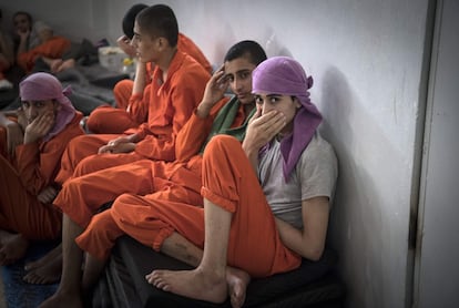Un grupo de prisioneros jóvenes, en la cárcel siria de Hasakeh.