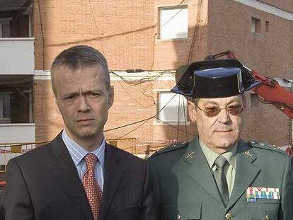 Antonio Camacho visita el cuartel de la Guardia Civil de Durango