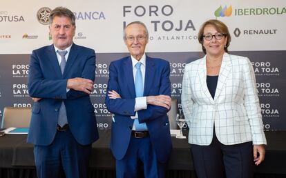 De izquierda a derecha, el presidente de Hotusa, Amancio López Seijas; el exministro del PP Josep Piqué; y la ex secretaria de Estado de Comunicación Carmen Martínez Castro.