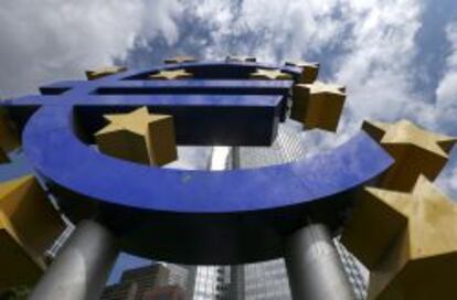 S&iacute;mbolo del euro ante la sede del BCE en Fr&aacute;ncfort