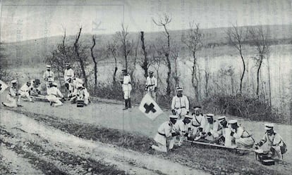 Equipo de ambulancia de Cruz Roja en Termens (Lleida), en 1929.