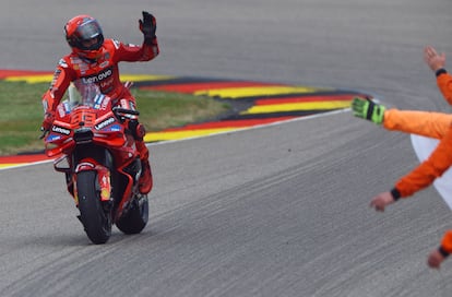 Marc Márquez celebra su victoria en el Gran Premio de Alemania, este domingo.
