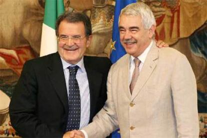 Pasqual Maragall y Romano Prodi, ayer, en Roma.