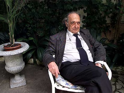 El narrador y ensayista Rafael Sánchez Ferlosio es autor de libros como 'El Jarama' (Premio Nadal y de la Crítica en 1956), 'El testimonio de Yarfoz' y 'Non olet'.