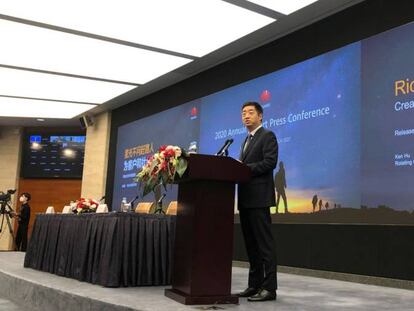 Ken Hu, presidente rotatorio de Huawei, durante la presentación de los resultados de 2020 de la compañía.