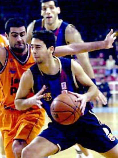 Juan Carlos Navarro intenta una entrada.