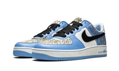 En la serie de HBO Entourage, los personajes Turtle y Vince se obsesionan por conseguir un par de la edición limitada de las Air Force 1 diseñadas por el creativo japonés Fukijama. Un lanzamiento que no llegó a existir, pero Nike realizó el diseño para apoyar el capítulo. Se distribuyeron en torno a 100 pares entre los miembros del rodaje, y ahora, su valor se estima en 31.000 euros.