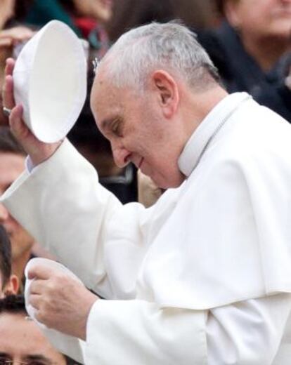 O papa Francisco na praça de São Pedro.