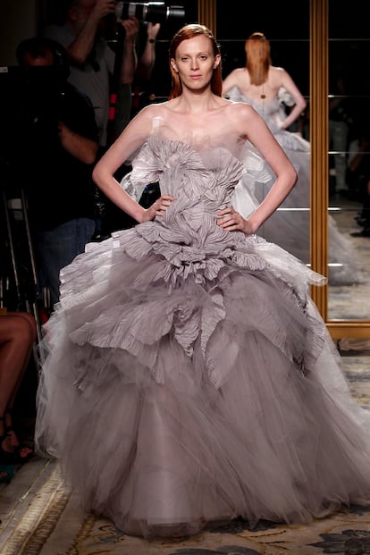 A sus 31 primaveras no hay quién apee a esta pelirroja de las pasarelas. Karel Elson es además la protagonista, junto a Raquel Zimmermann, de la campaña más sonada de la temporada: la de Lanvin.