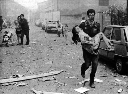 Atentado de ETA contra la casa cuartel de la Guardia Civil en Vic (Barcelona) que causo nueve muertos, cuatro de ellos niñas, el 29 de mayo de 1991. 