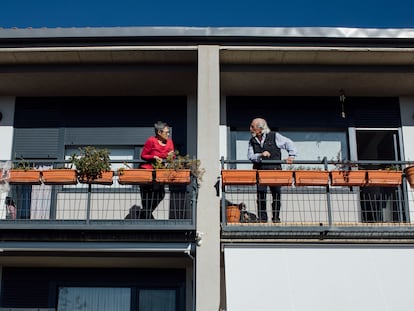 Faustina Campos y Jaime Moreno, vecinos en el centro social de convivencia para mayores Trabensol, en Torremocha de Jarama (Madrid). 