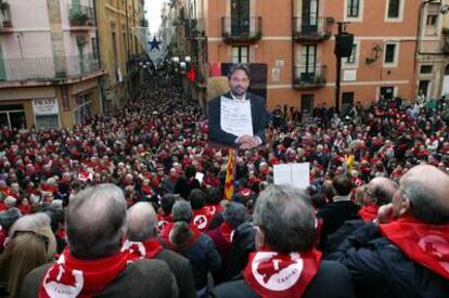 Concentración en Tarragona de rechazo a la cocapitalidad de la veguería con Reus.