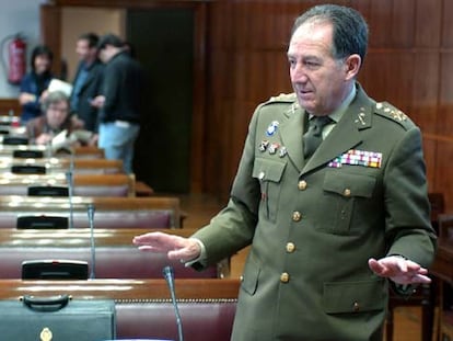 El jefe del Estado Mayor de la Defensa, Félix Sanz Roldán, en la comisión de Defensa del Senado.