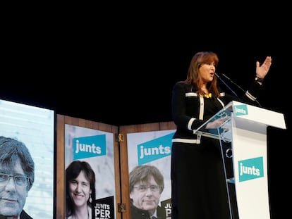 La candidata a la presidencia Laura Borràs interviene durante el acto de campaña de JxCat celebrado este sábado en Igualada.