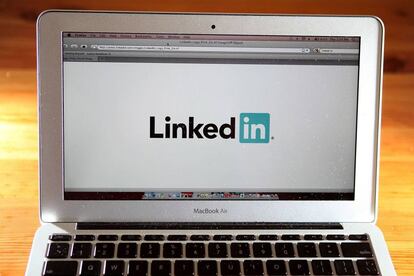 (FILES) This file photo taken on January 26, 2011 shows a photo illustration of the LinkedIn logo displayed on the screen of a laptop computer in San Anselmo, California. The professional social network LinkedIn said April 24, 2017 its membership had swelled to 500 million, as its user base showed steady growth following its acquisition last year by Microsoft."We recently crossed an important and exciting milestone," LinkedIn vice president Aatif Awan said in a blog post. / AFP PHOTO / GETTY IMAGES NORTH AMERICA / JUSTIN SULLIVAN