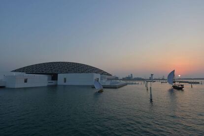 Una vista general del Museo Louvre de Abu Dhabi.