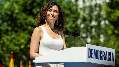La presidenta de la Comunidad de Madrid, Isabel Díaz Ayuso, el domingo en la manifestación del PP contra Pedro Sánchez.