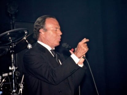 Julio Iglesias, actuando en Malabo el pasado lunes.