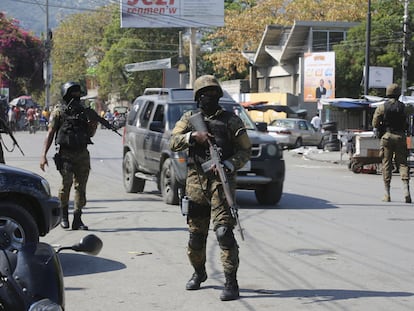 Members of the General Security Unit of the National Palace, USGPN, set up a security perimeter around one of the three downtown stations after police fought off an attack by gangs the day before, in Port-au-Prince, Haiti, Saturday, March 9, 2024.