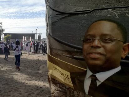 Cartel de Macky Sall, en el recinto del mitin, este lunes en Saint Louis (Senegal).