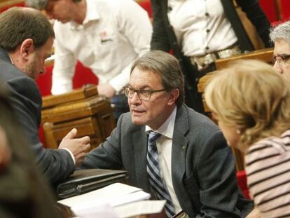 Artur Mas xerra amb Oriol Junqueras, Rigau i Homs al Parlament.