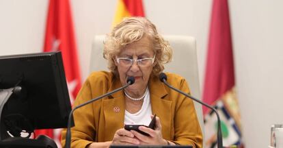 La alcaldesa de Madrid, Manuela Carmena, en el pleno municipal. 