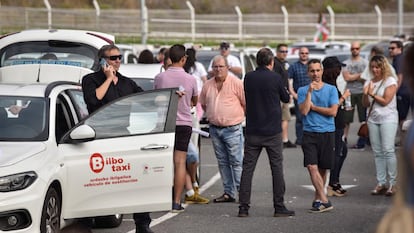 Taxistas de Bilbao durante una protesta contra el reglamento VTC en una imagen de archivo.